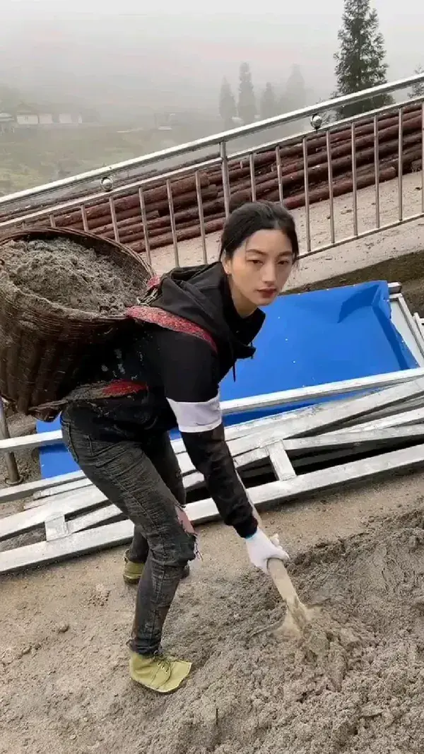 Women on site Construction 🚧👷‍♀️👷