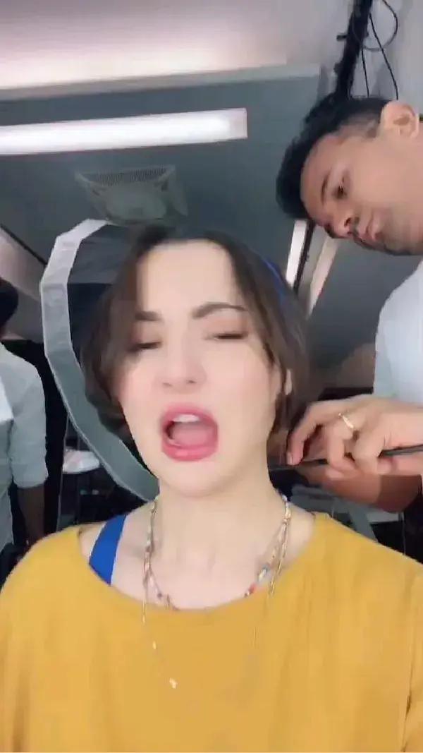 hania amir funny TikTok as angli 😂😂