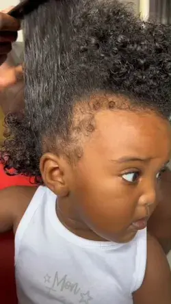 My dad couldn't make this cute hairstyle🥺The little princess is so cuteeee.🥰