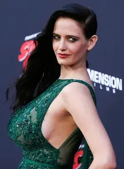 What are some jaw dropping images of Eva Green that portray her as a model?