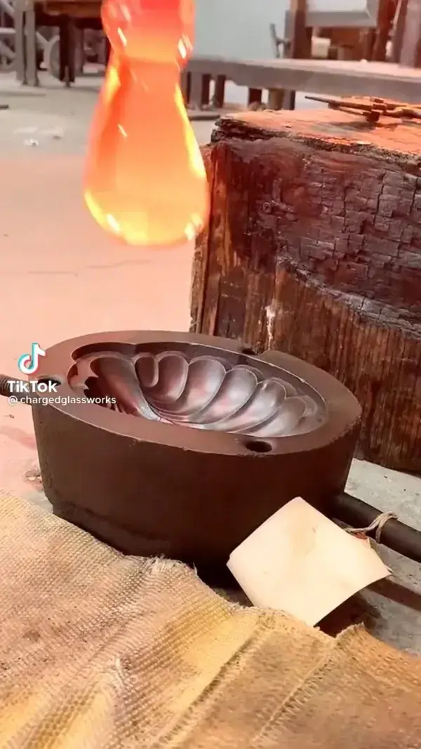 Satisfying Glass bowl in a leaf shape followed by squares and a boop sound!!