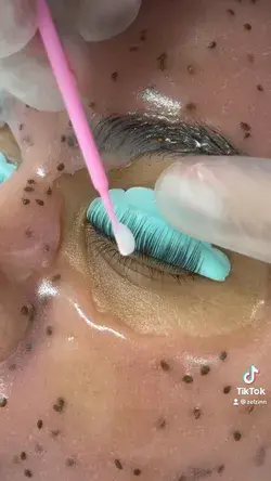 Lash lift in a minute 😍