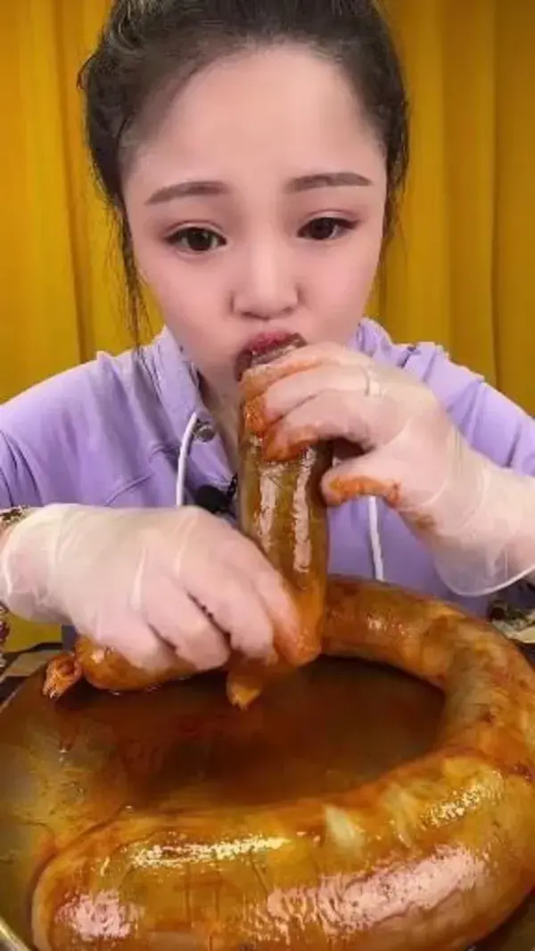 ASMR & MUKBANG