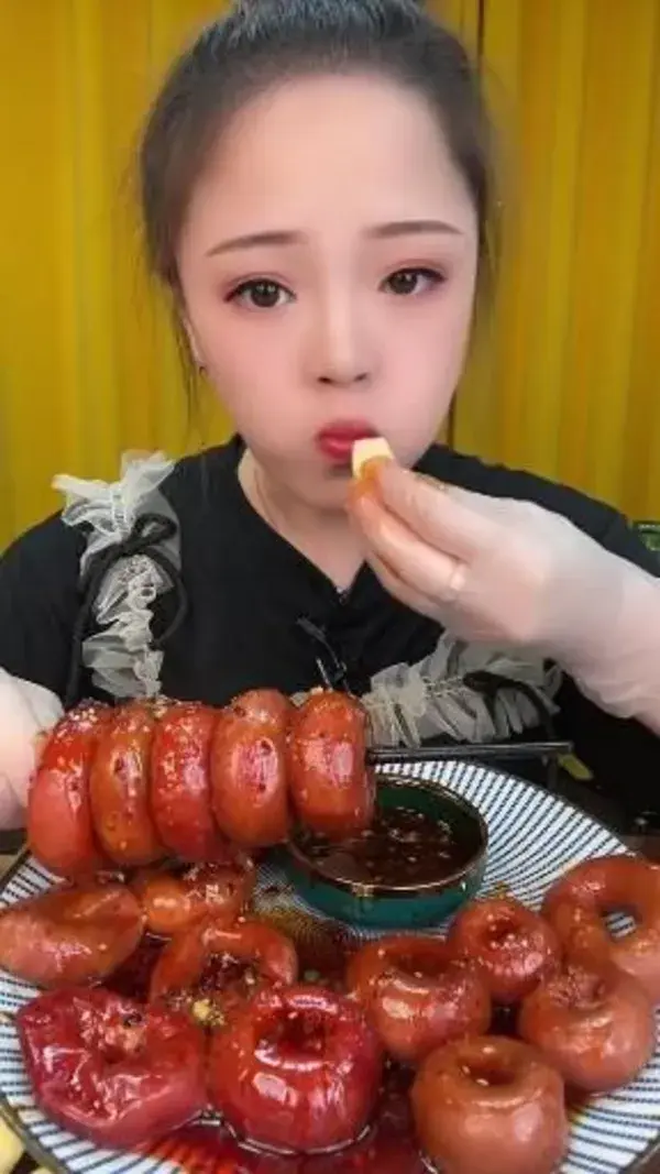 ASMR & MUKBANG