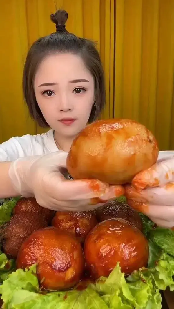 ASMR & MUKBANG