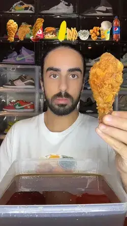 Food ASMR Eating Fried Chicken dipped in Honey 🍗 🍯