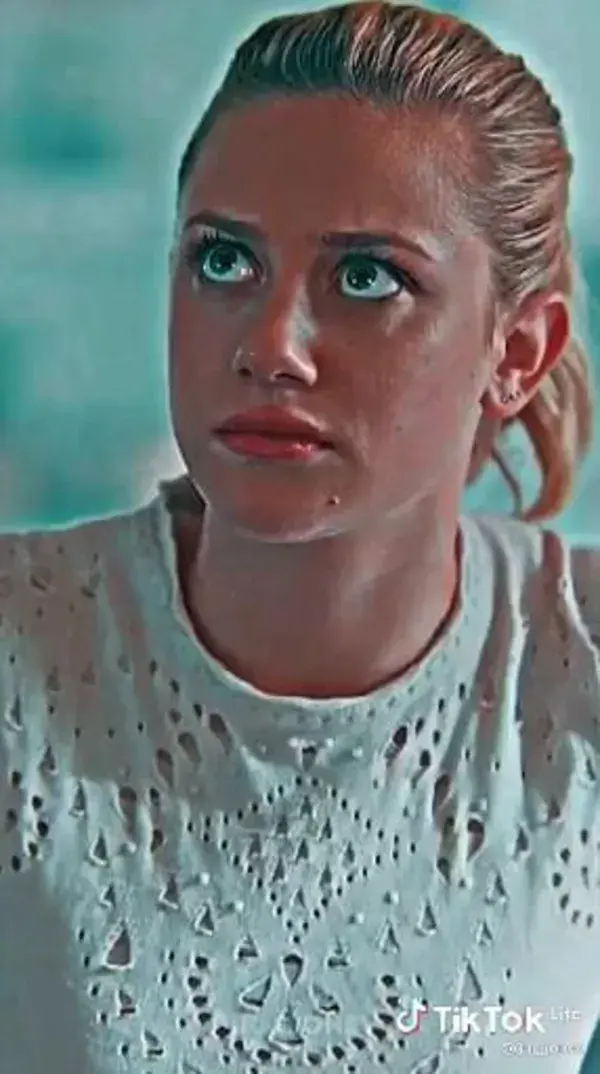 Lili Reinhart