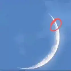 Strange and massive objects plow near the moon, captured on amateur film from Quebec, Canada. 26.03