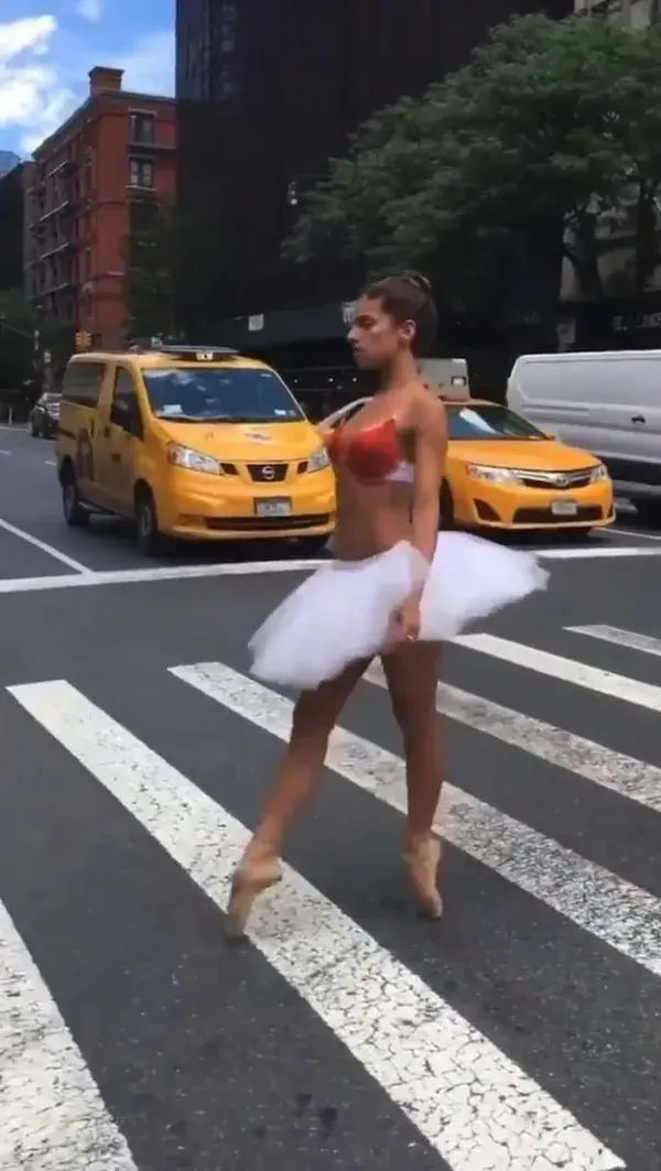 Gorgeous dancer in New York City