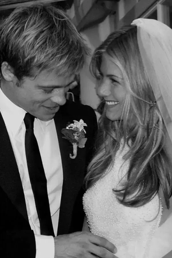 All the Details on Jennifer Aniston and Brad Pitt's Wedding 