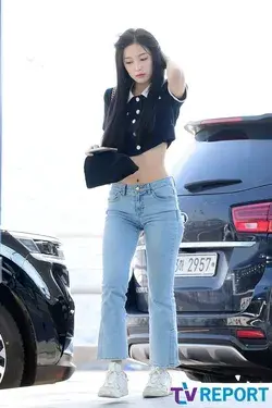 OH MY GIRL Arin 220812 airport Fashion