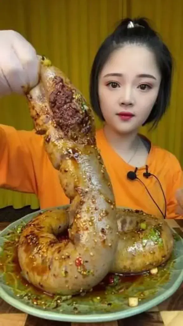 ASMR & MUKBANG