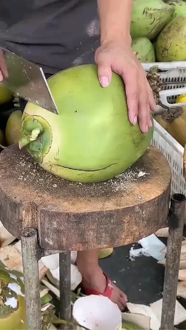 Coconut cutting #coconutcutt #coconut #satisfyingvideo