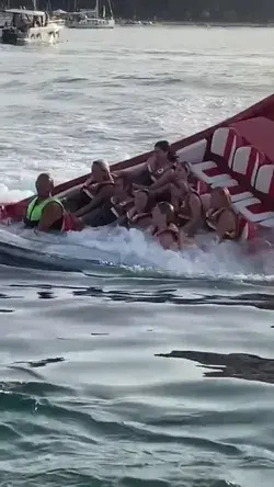 How crazy is a ride on this jetboat?!?! Tag someone you would take along! 😳👇👇 via - dm for credit