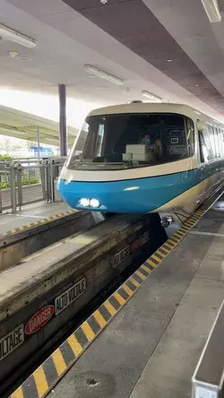 Monorail Blue at your service!