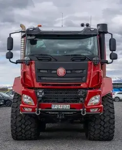 Tatra Phoenix 8x8 şasi üzerindeki otobüs İzlanda