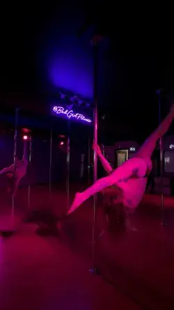Pole Dance Ayesha - split variation