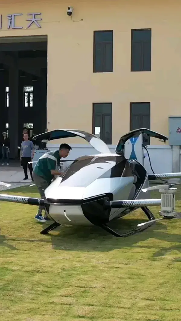 FUTURE DRONE CAR