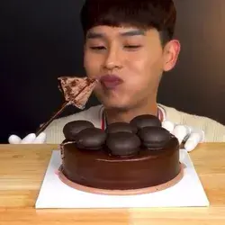 Cake Mukbang