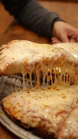 Giant, fat, fluffy pizzas in Japan! 🍕@ Spontini, Tokyo, Japan