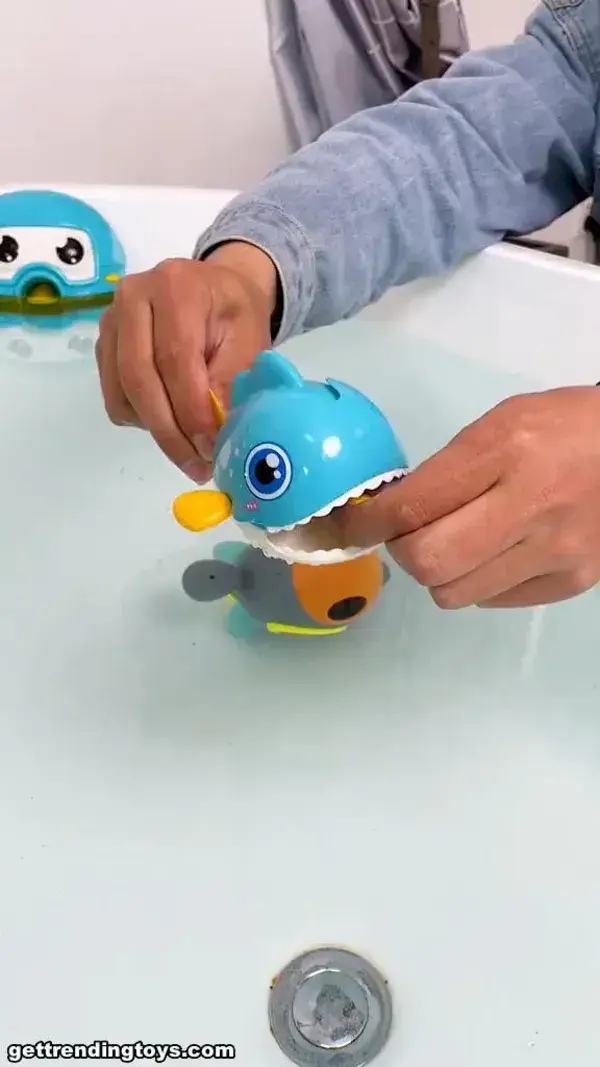 Whale Eating Fish Clockwork Bathing Toys