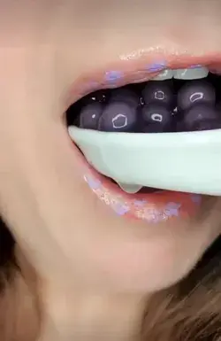 Asmr Satisfying Lips!