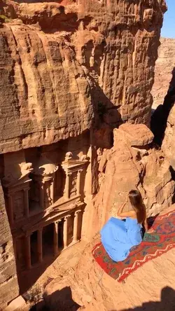 Explore beautiful Petra with the Unravel App!