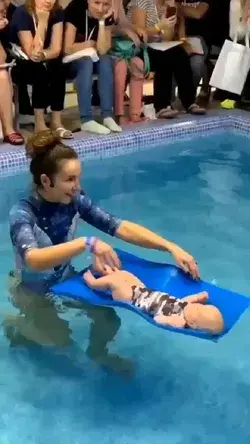 Teaching my cute little baby to swim.....this is how to teach babies to swim...tha safest way