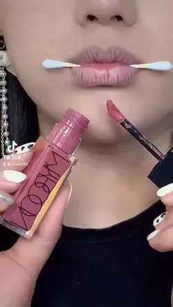 Lipgloss makeup fashion