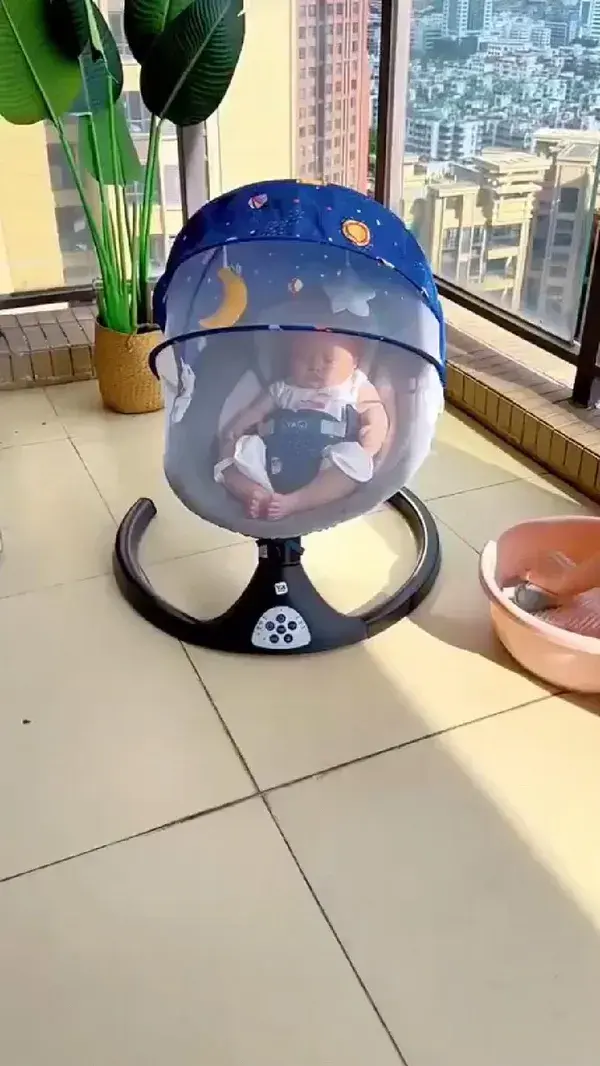 Automatic baby swing