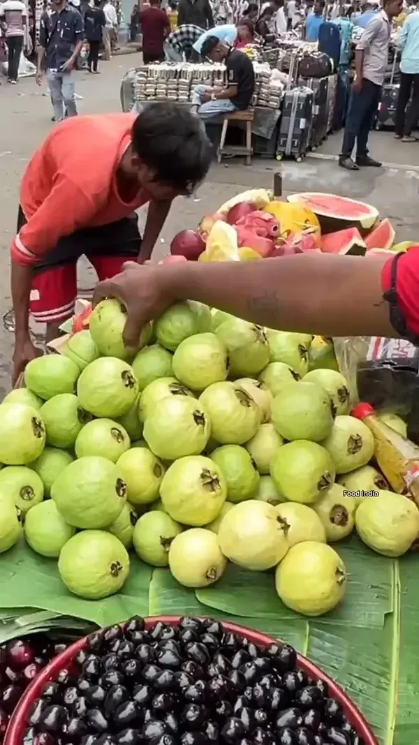 Kolkata New Market Special Guava Chaat _ Kolkata Street Food