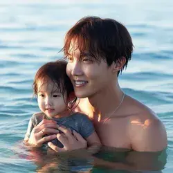 hobi and little girl