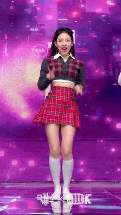 201030 Nayeon - Up No More Fancam (Music Bank)