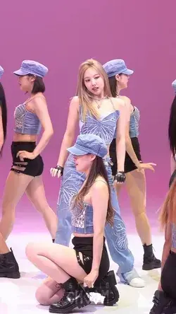 Nayeon - POP! (NAYEON Fancam)