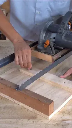 DIY woodworking Circular Saw Guide Jig - Beginner Woodworking Projects -  Woodworking Techniques