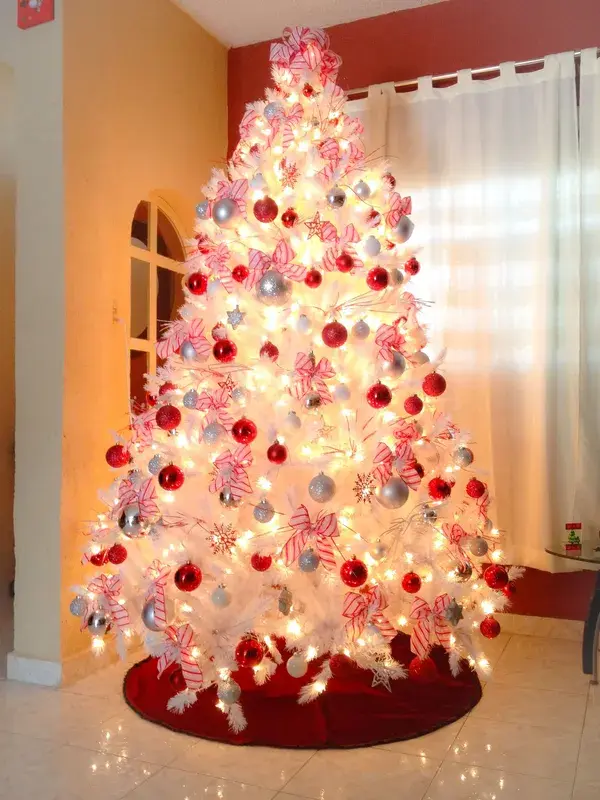 Classic Elegance: Vintage Christmas Tree Ideas for a Stylish Celebration