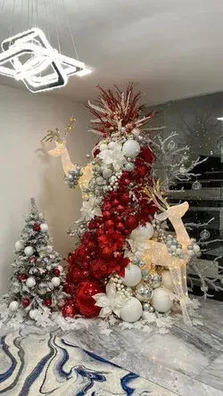 "10 Stunning Christmas Tree Decor Ideas for a Festive Home" "Captivating Christmas Tree Aesthetic.