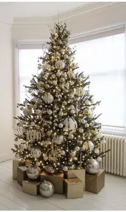 Christmas tree decor | christmas tree gold ornaments| christmas tree decor ideas