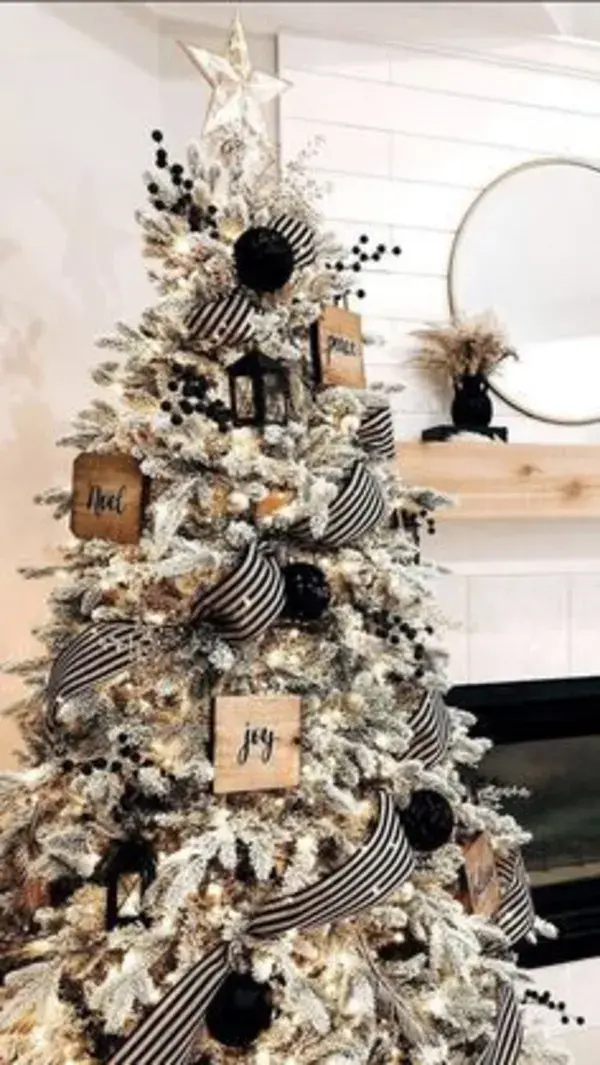 50 People Who Won Christmas With Their Creative Christmas Trees (New Pics)