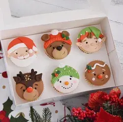 Fondant Christmas Cupcakes