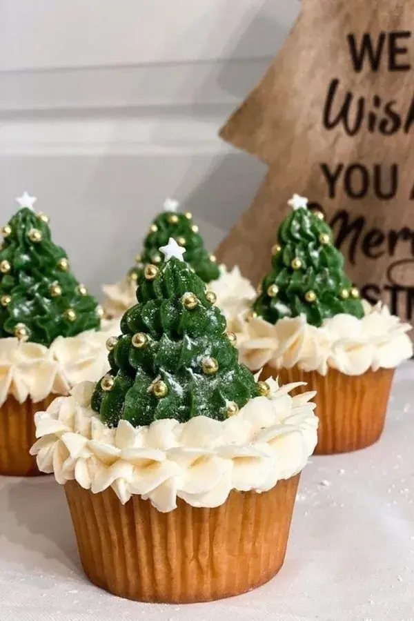 Spread Holiday Cheer with these Christmas Cake Ideas