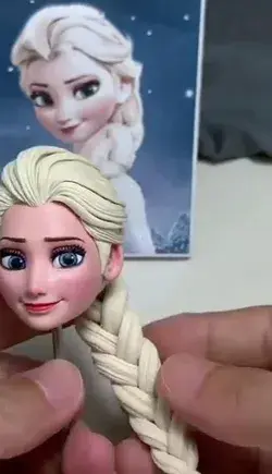 Elsa‘s figurine From Frozen