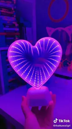 Cute Infinit 3D Heart Mirror