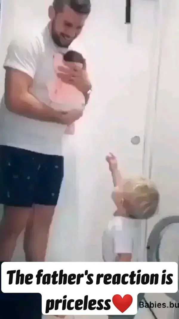 The father's reaction is priceless❤️