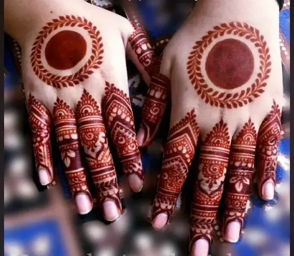 New goll tikki mehndi 😍😍