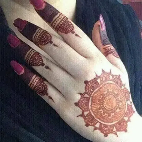 New goll tikki mehndi 😍😍