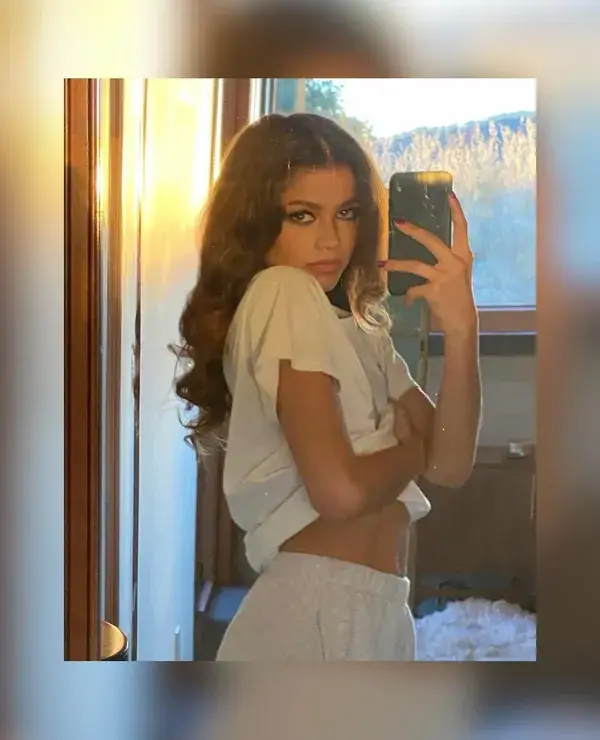 Zendaya selfie