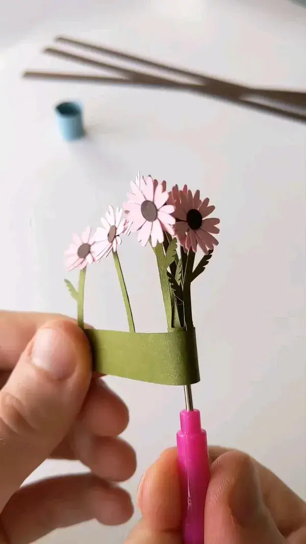 Cricut Flower Template - Mini Paper Daisy Assembly Tutorial - SVG Flower