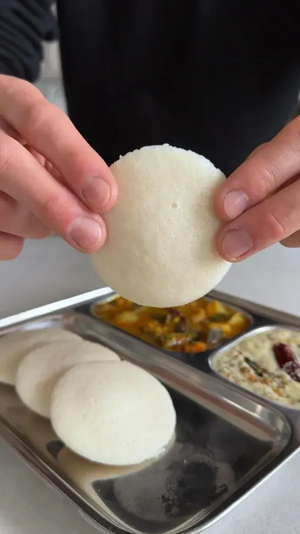 Idli (fermented rice & lentil cakes)