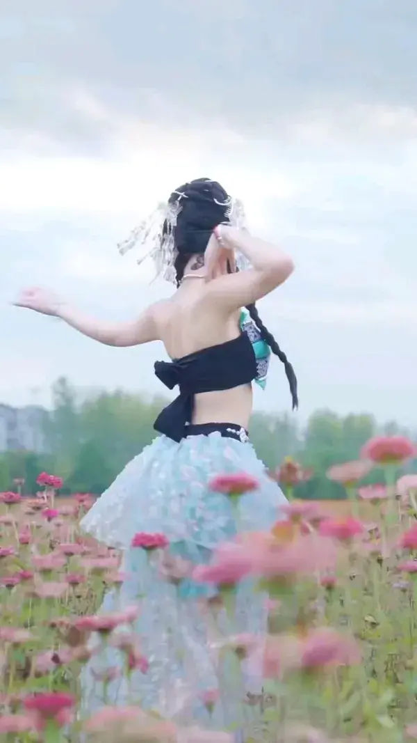 The little fairy of guofeng#shorts #simonyum #hanfu #guofeng #foryou #reels #shortvideo #fyp #short